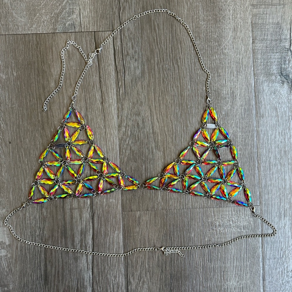 Iridescent gem chain top from Thelumishop